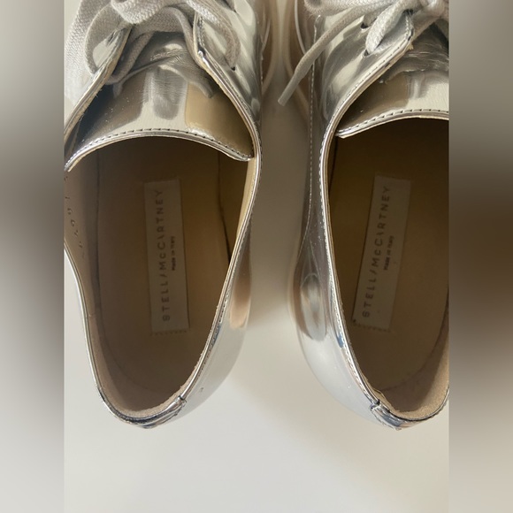 Stella McCartney Silver Vegan Patent Leather Low Top Wedge Sneakers - Picture 3 of 9